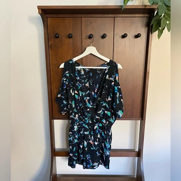 EUC ASTR the Label Geometric Cold Shoulder Romper (Size:L) - Picture 3 of 16